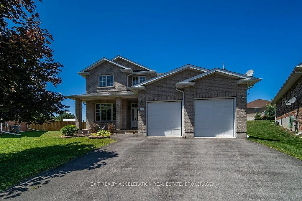 4 bed, $2,900 — Photo 2