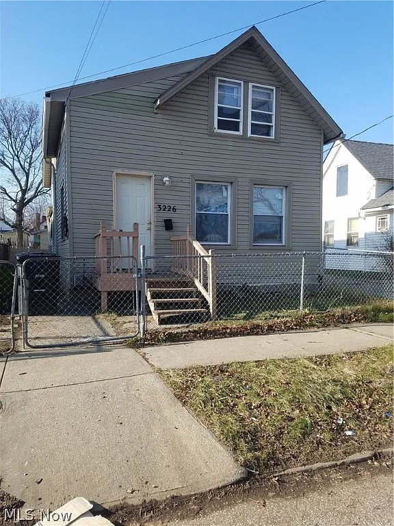 3226 W 52nd St photo 1