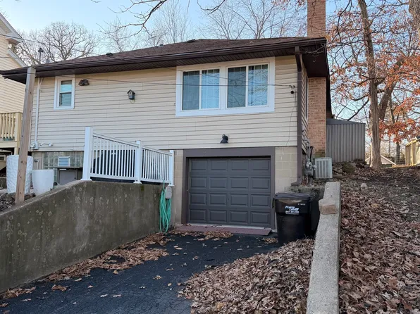 28048 N Hickory Ln, Wauconda, IL 60084