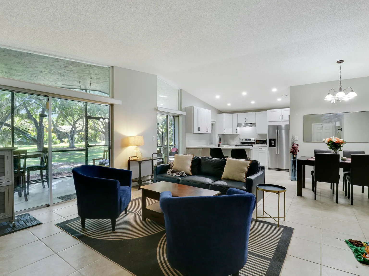 3 bed, 2.0 bath, 1200 sqft, $3,200 — Photo 4
