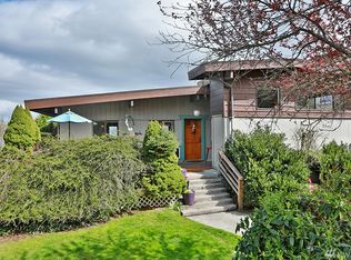 6877 Crystal St, Clinton, WA 98236