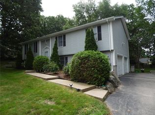 29 Robin Hollow Ln, Westerly, RI 02891