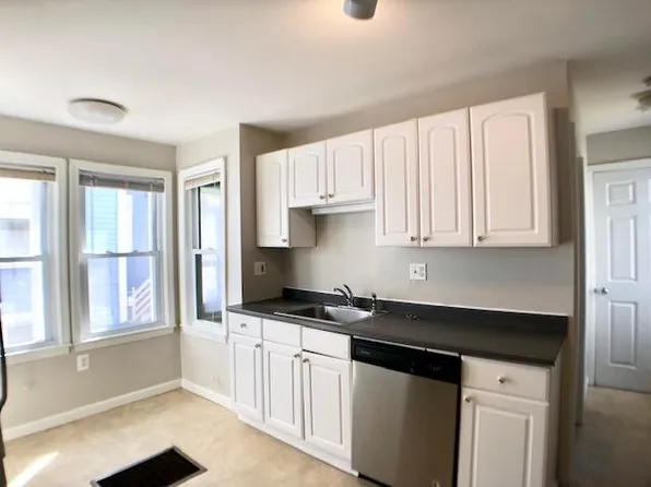 30 Harvey St #1, Cambridge, MA 02140