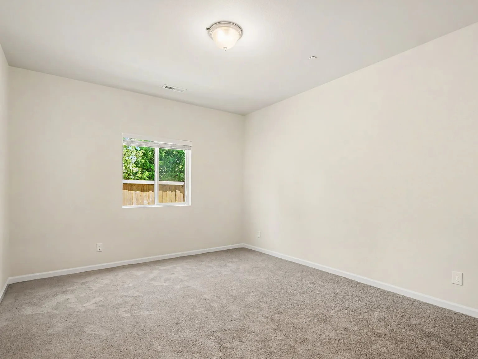 4 bed, 3.5 bath, 2919 sqft, $3,925 — Photo 4
