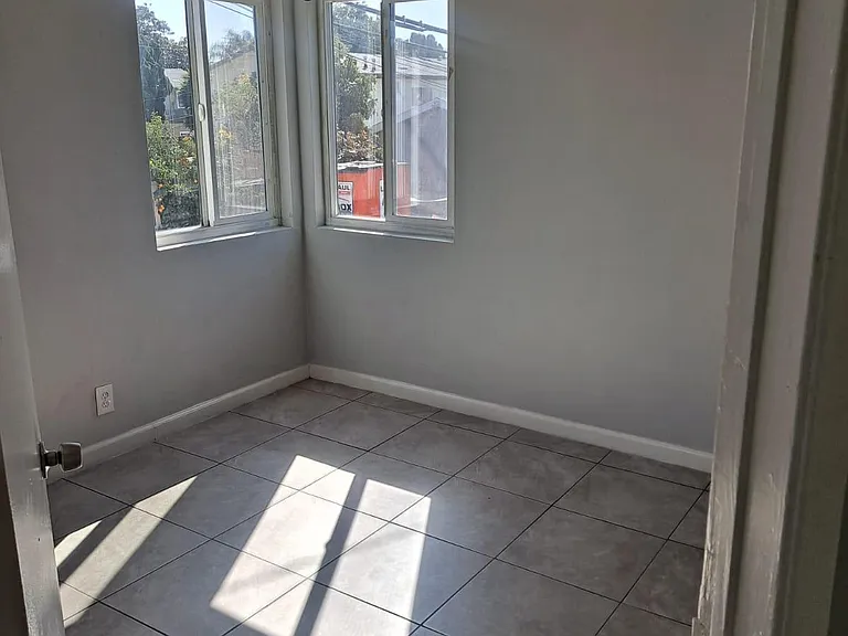 1765 Cedar Ave #10-B — Photo 18