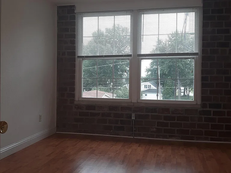 428 W Dee St — Photo 13