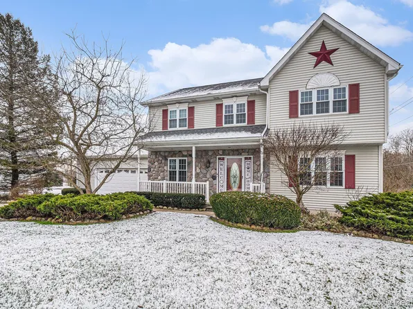 56 Cranbrook Dr, Howell, MI 48843