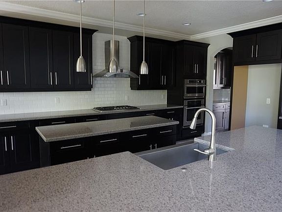 2nd image of 914 Sherbourne Cir