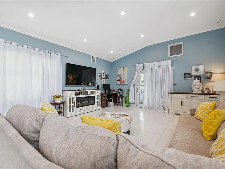 4527 Redcoat Dr — Photo 9