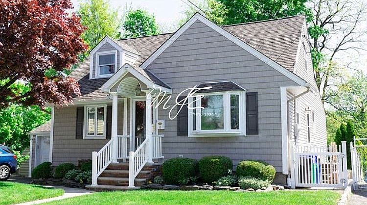 1st image of 10 Chadwick Dr