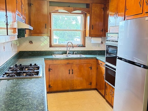 3rd image of 52 Lyons Dr NW
