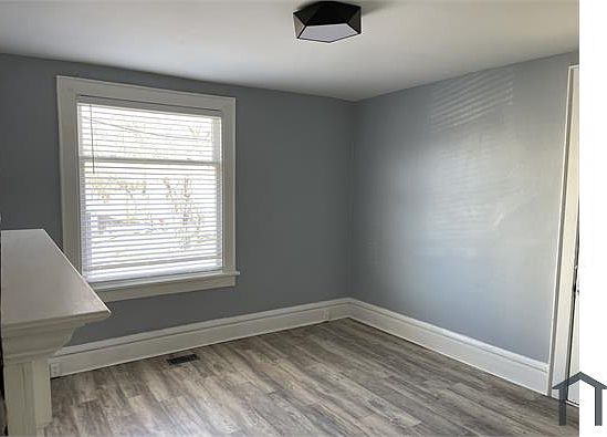 4th image of 19 E Innis Ave #19