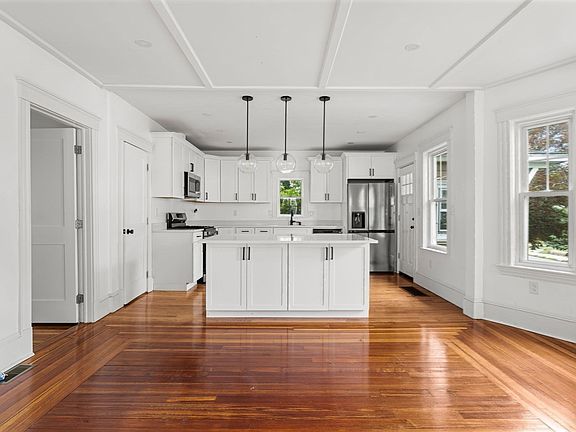 3rd image of 174 Warwick St