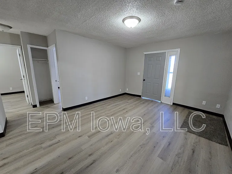 1125 N Barclay St — Photo 5
