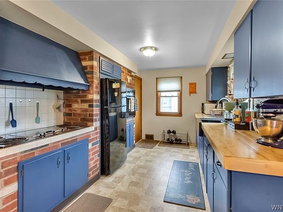 4th image of 306 W 7th St