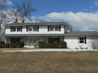 225 S Dawn Marie Dr, Round Lake, IL 60073