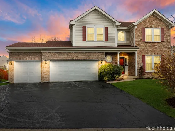 123 Norman Dr, McHenry, IL 60050