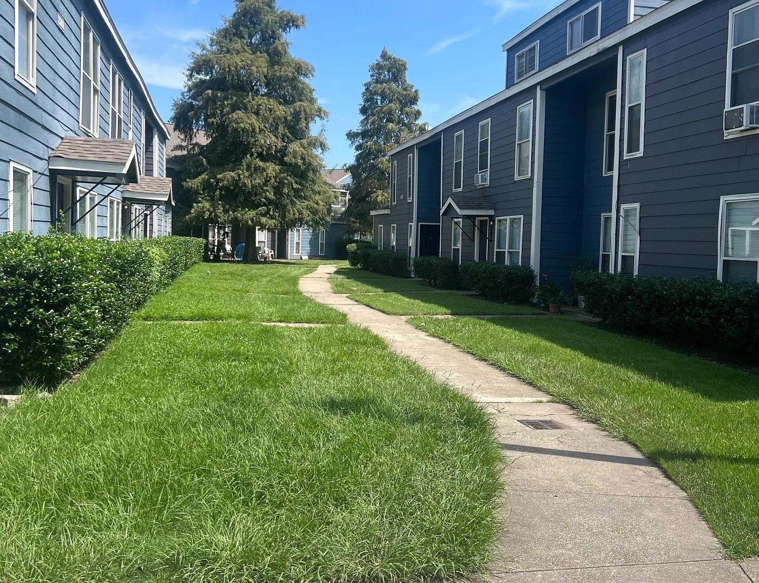 Whitney Manor — Photo 1