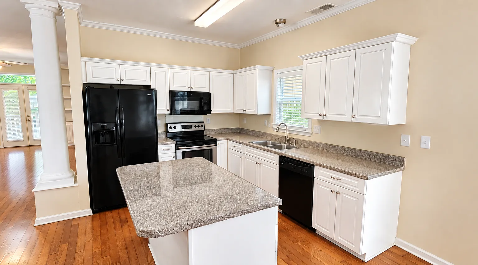 3 bed, 2.5 bath, 1655 sqft, $2,200 — Photo 4