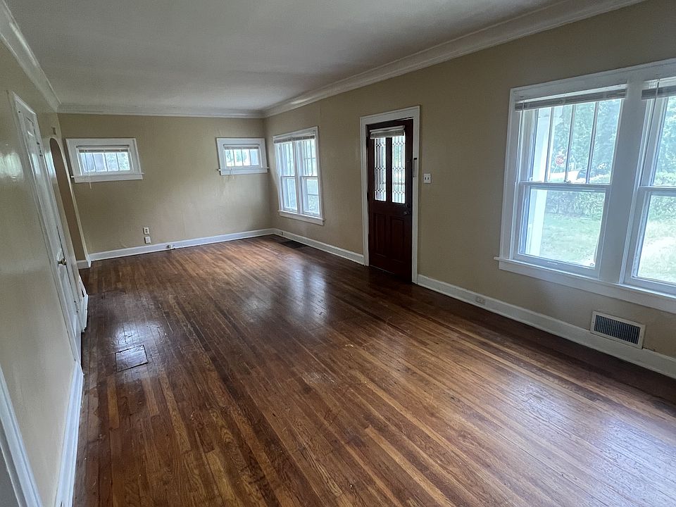1st image of 2401 E 73rd St