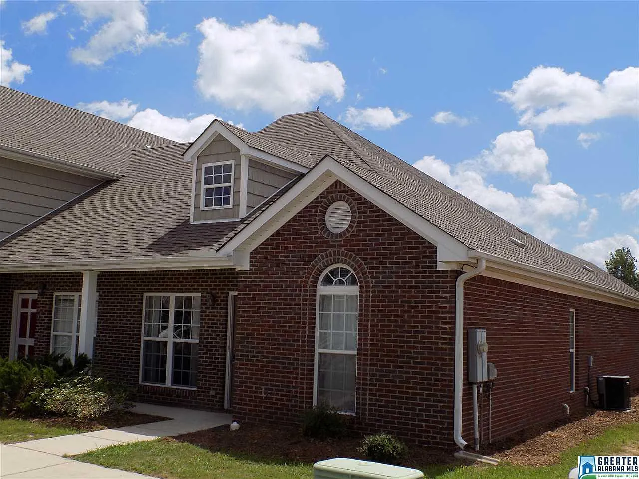 3 bed, 1250 sqft, $1,550 — Photo 2