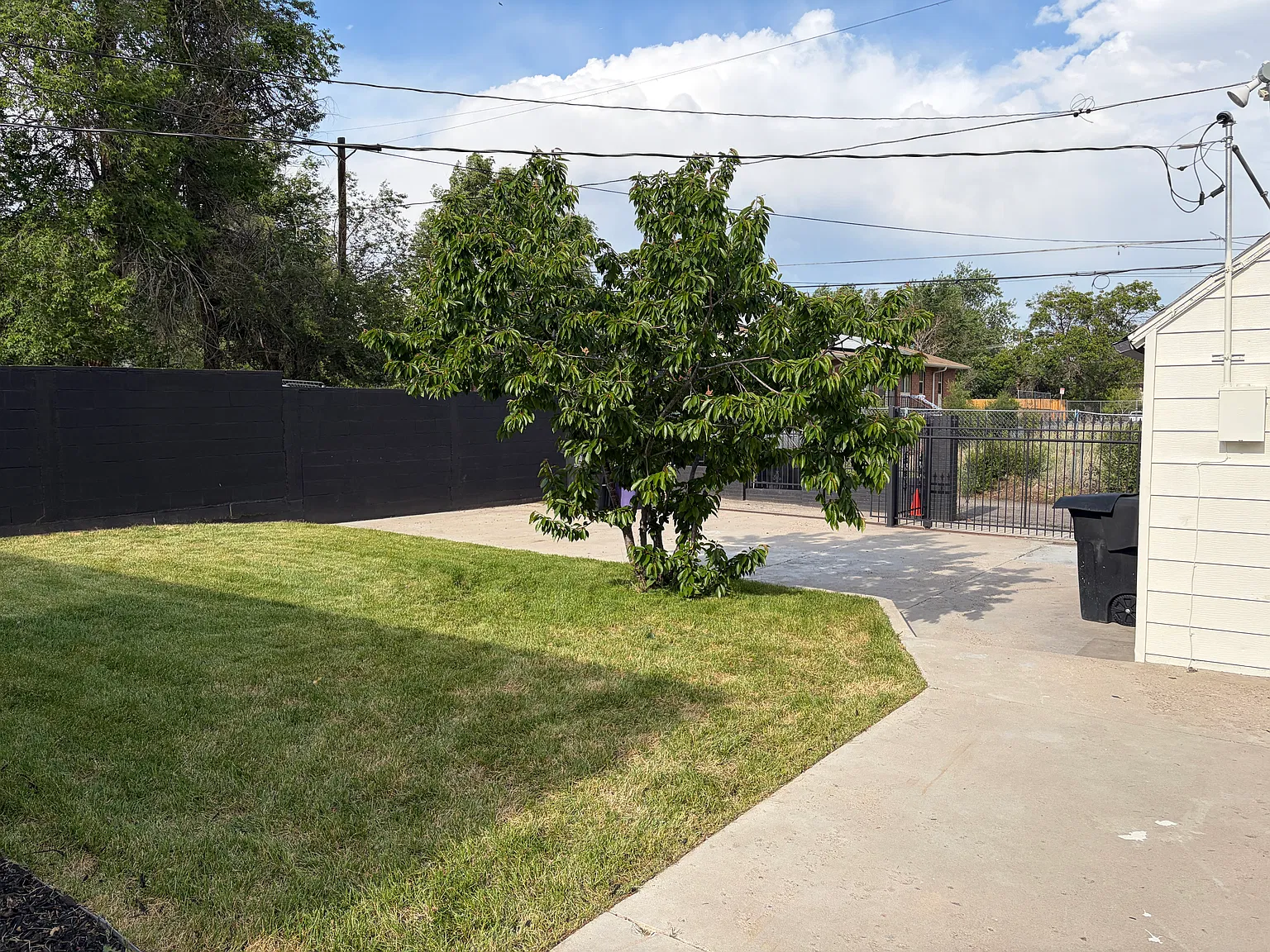 1 bed, 888 sqft, $2,100 — Photo 2