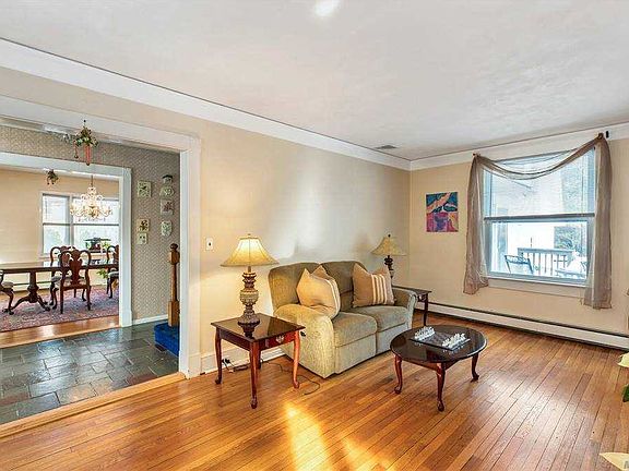 5th image of 119 Dubois Ave