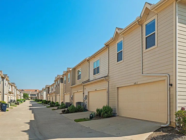 6900 Carrington Ln — Photo 19