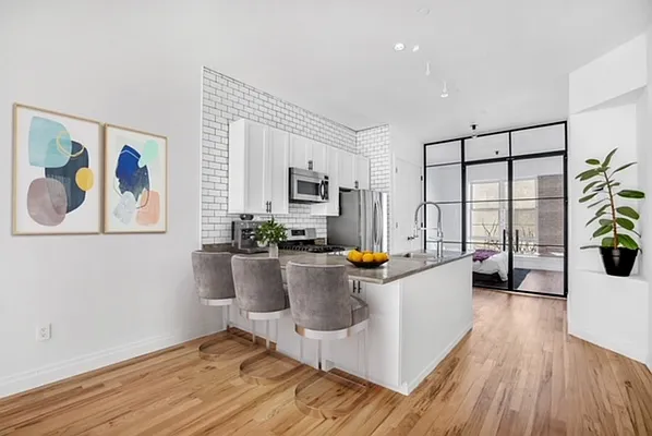 Sold by DLS Commercial Real Estate LLC | media 11