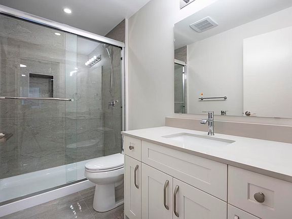 4th image of 625X Kitchener St