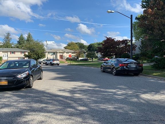 5th image of 4 W Park Dr