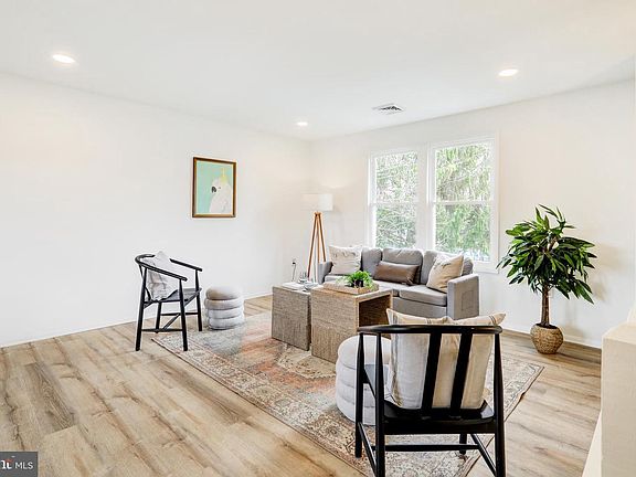 4th image of 532 Kingston Rd