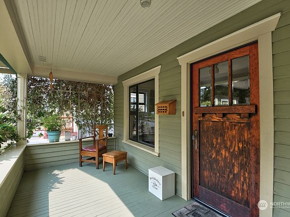 3rd image of 202 18th Avenue SE