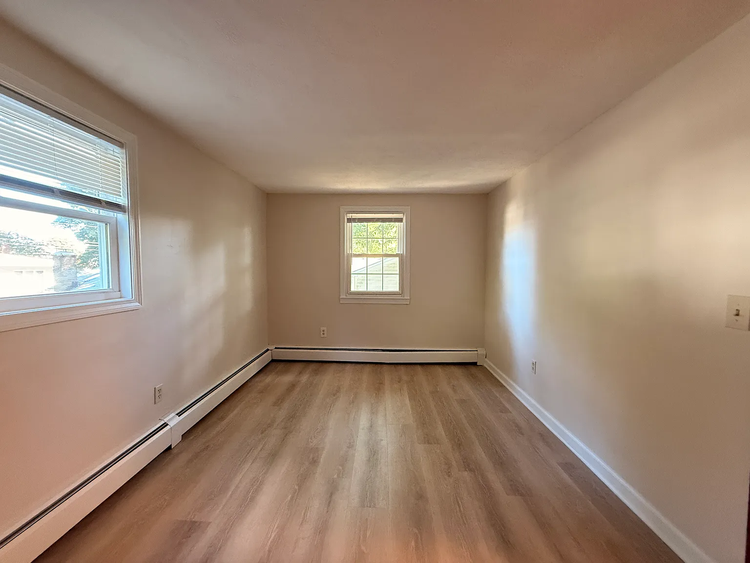 3 bed, 1.5 bath, 1280 sqft, $3,000 — Photo 4