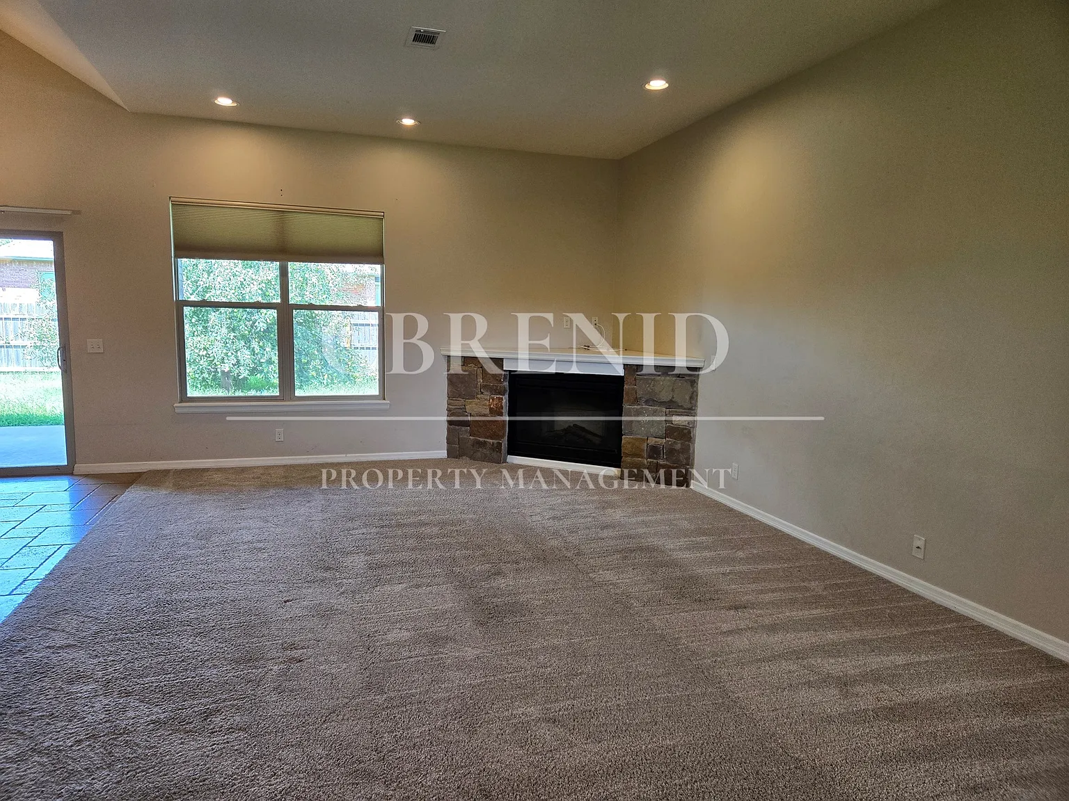 4 bed, 1842 sqft, $2,400 — Photo 4