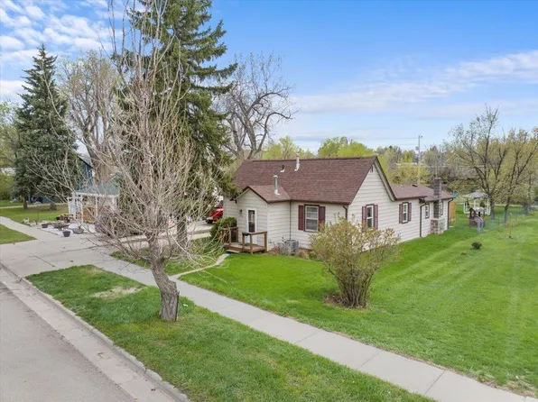 1112 Elkhorn St, Belle Fourche, SD 57717