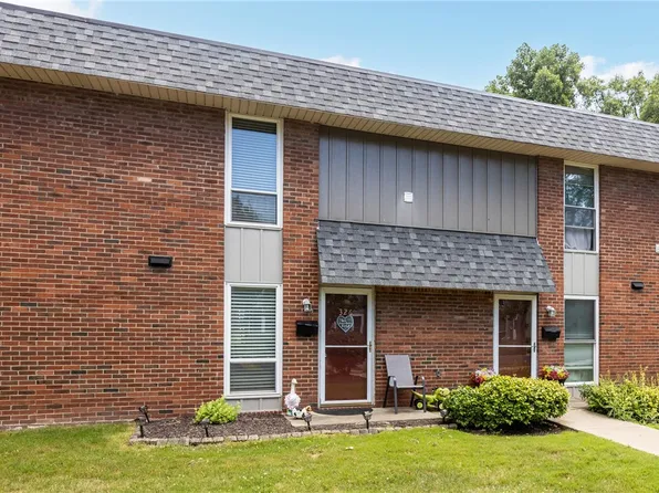 326 College Park Dr, Coraopolis, PA 15108