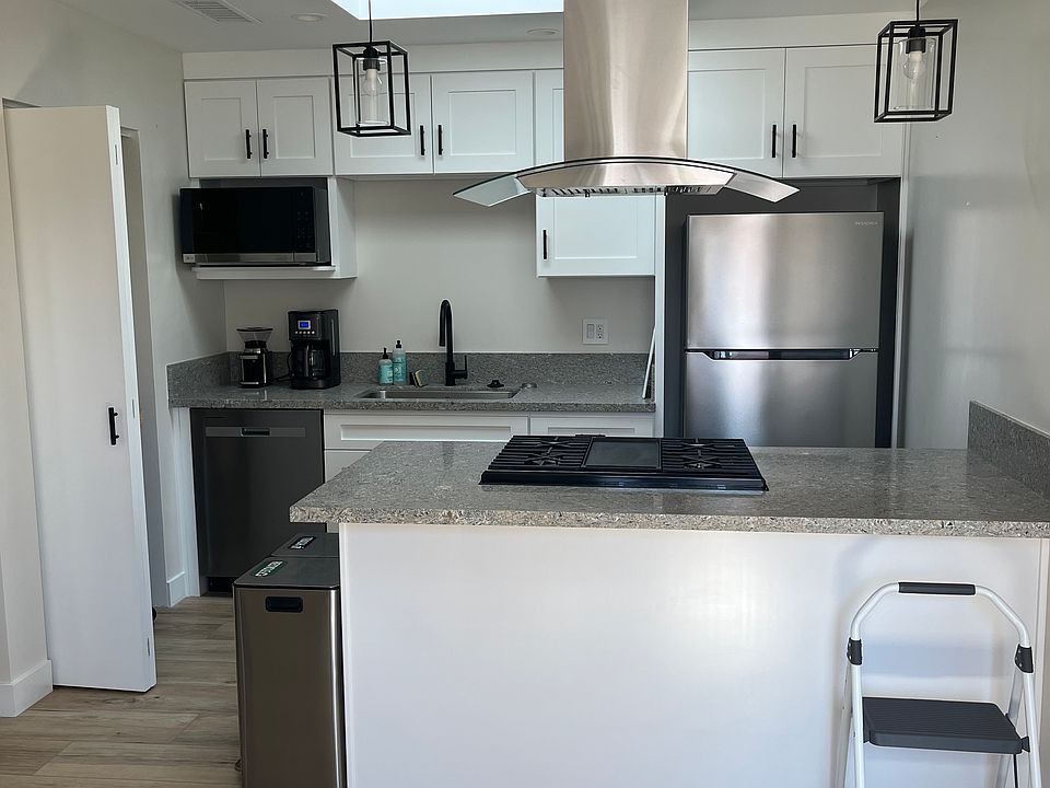 1st image of 336A W Fernfield Dr