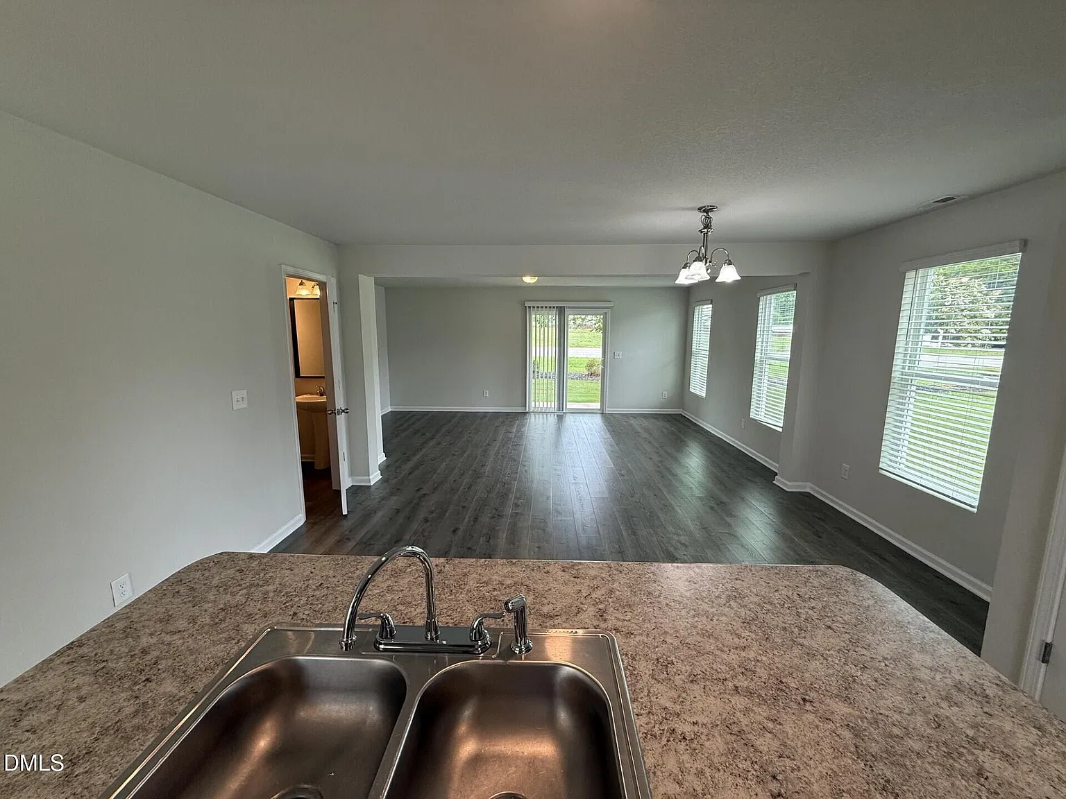 3 bed, 2.5 bath, 1447 sqft, $1,550 — Photo 2