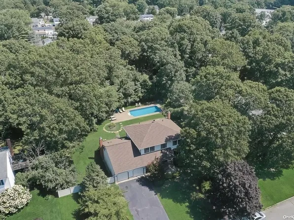 7 Eton Rd, Farmingville, NY 11738