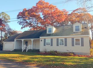 12 Maple St, Bourne, MA 02532