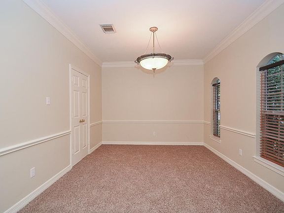 4th image of 1907 Gray Birch Dr