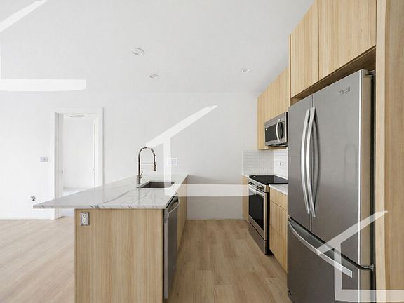5th image of 1053 Commonwealth Ave #504