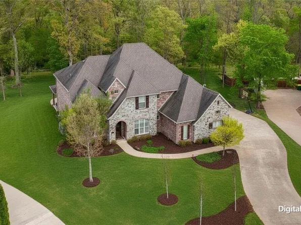 1484 Le Chesnay Dr, Centerton, AR 72719