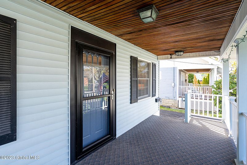 4th image of 1360 Belmont Avenue