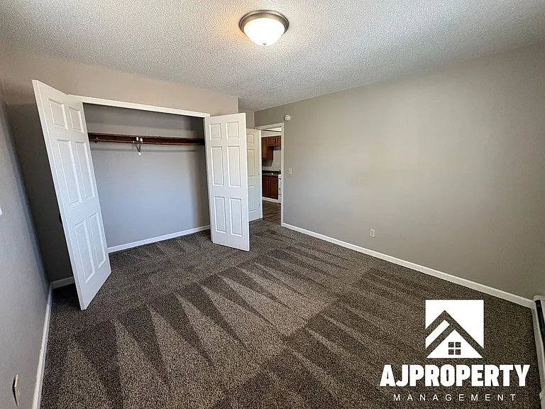 3309 S Elmwood Ave — Photo 8