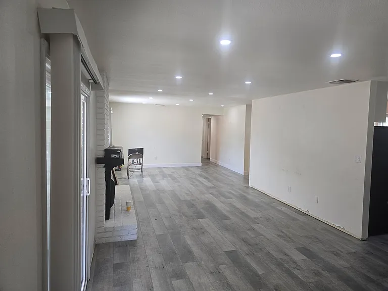 1005 W Cambridge Ave — Photo 3