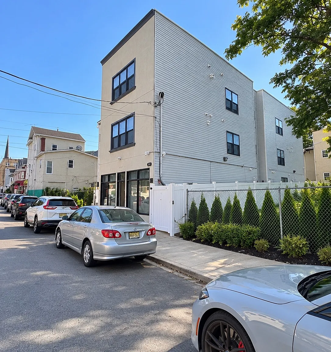 240 Rosa Parks Blvd — Photo 1