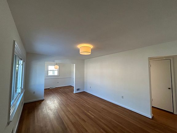 3rd image of 1507 W 45th St