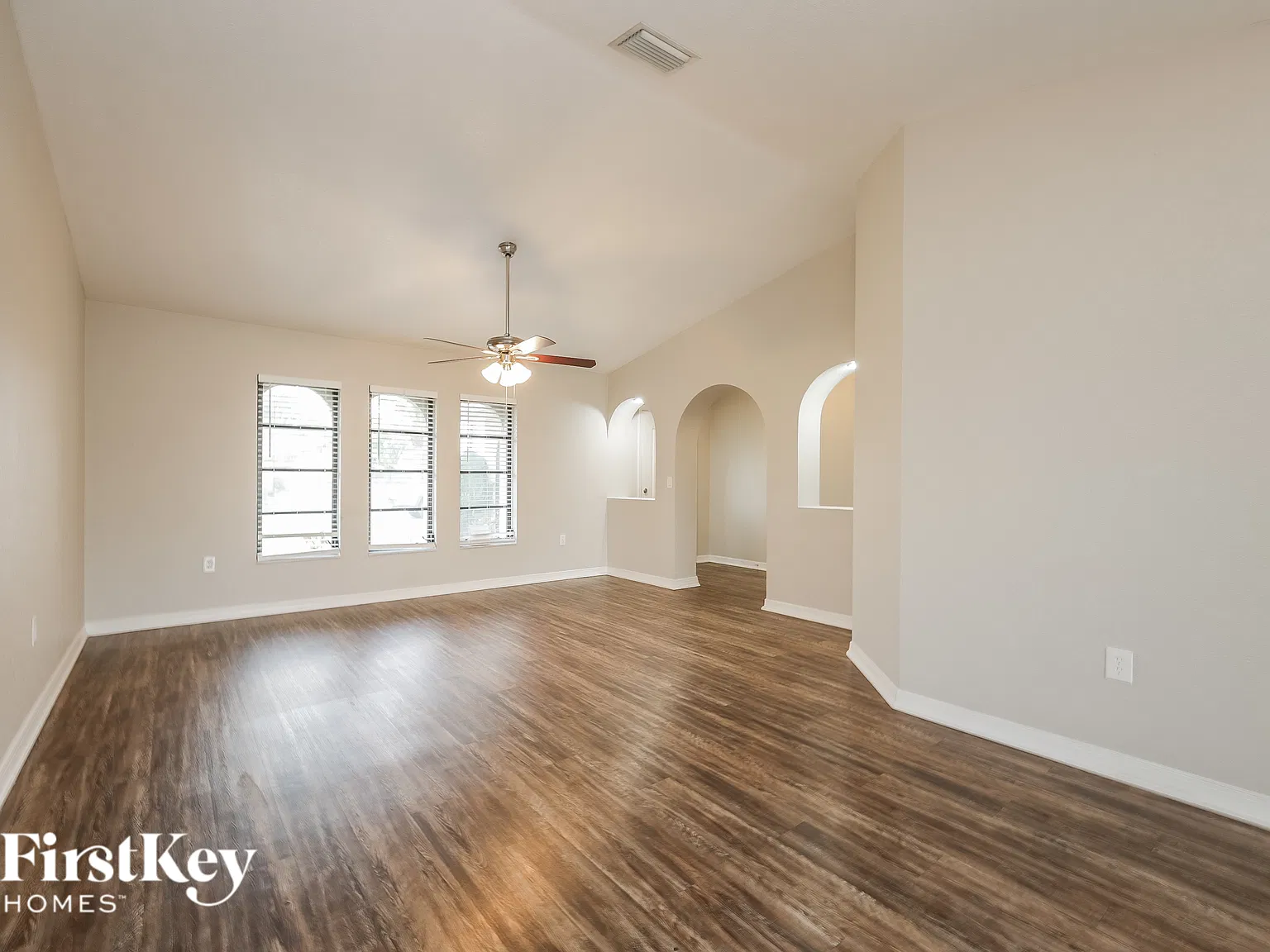 3 bed, 2.0 bath, 1812 sqft, $2,280 — Photo 4